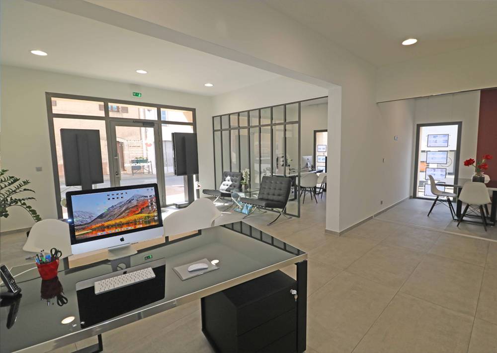 Intérieur agence immobilière ottonello Roquebrune sur Argens