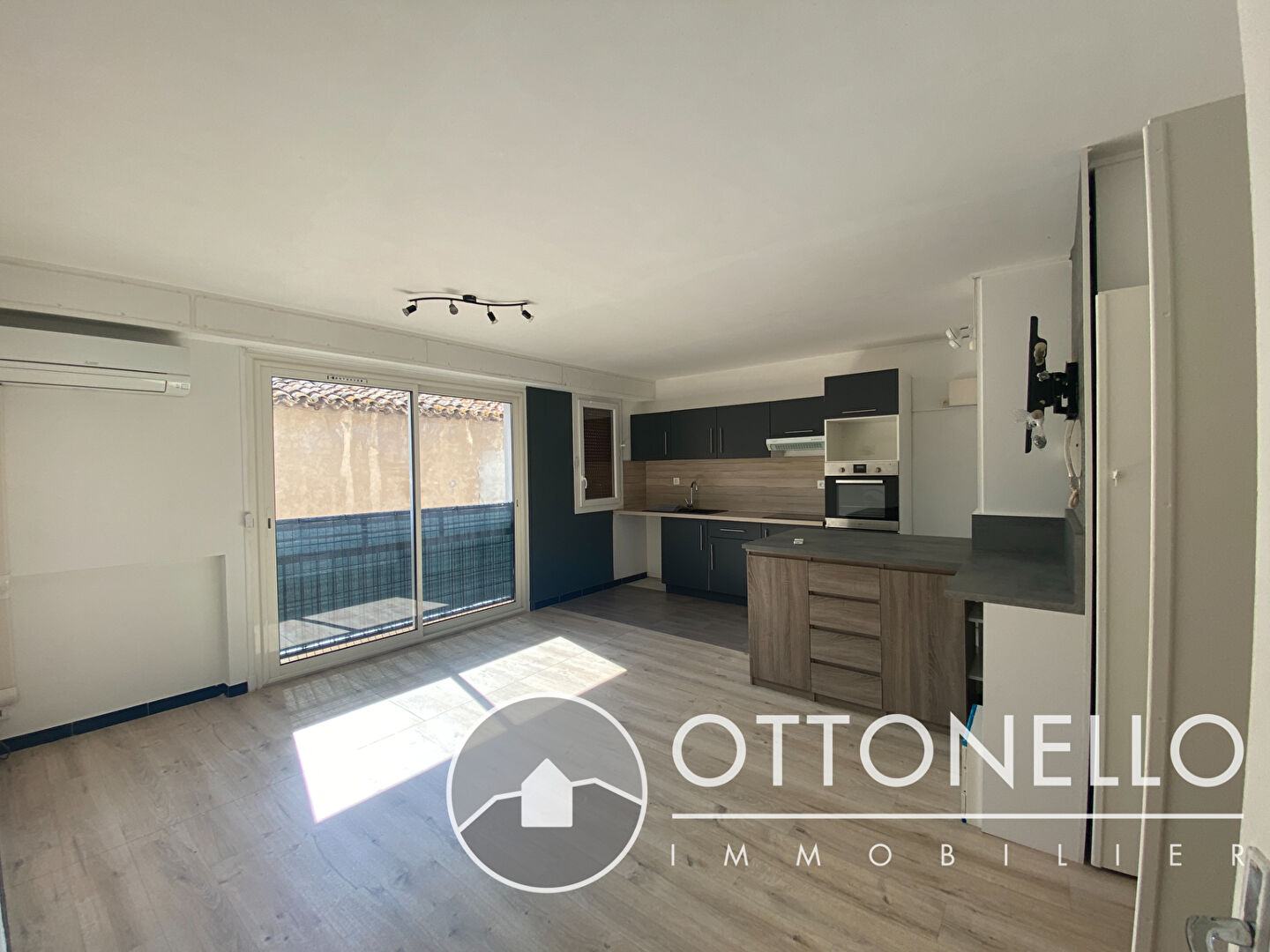 Appartement - ROQUEBRUNE SUR ARGENS