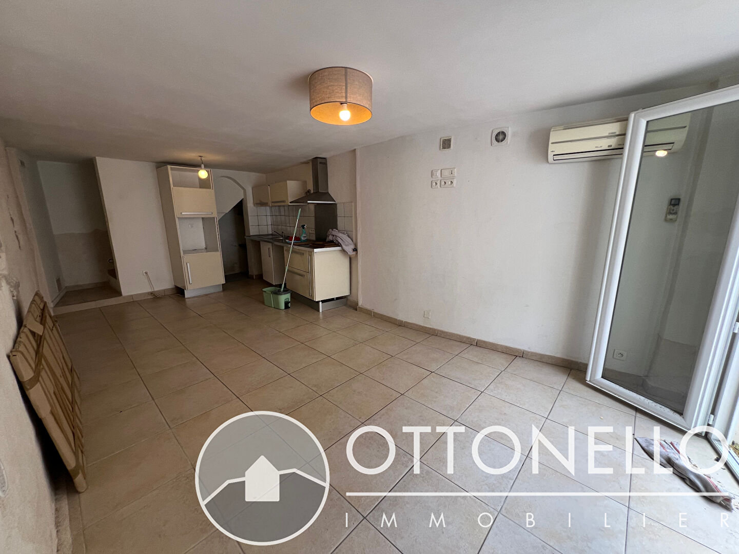 Maison-Villa - ROQUEBRUNE SUR ARGENS
