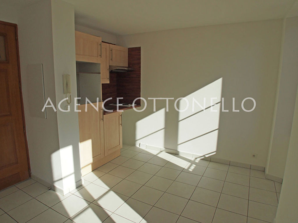 Appartement - ROQUEBRUNE SUR ARGENS