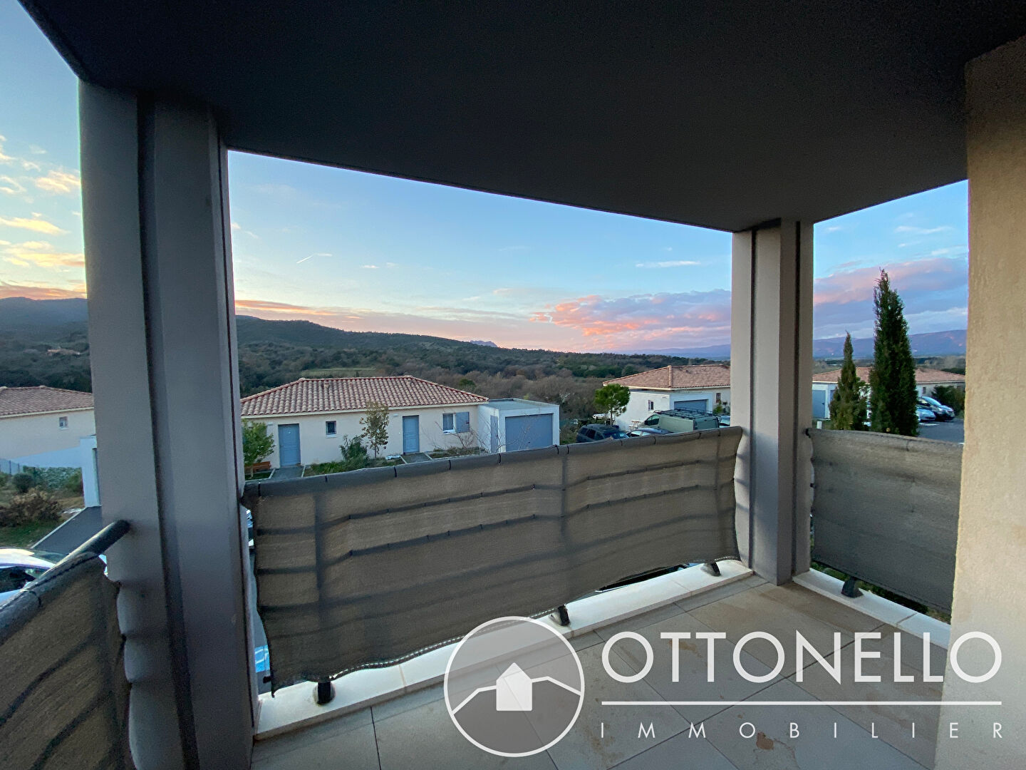 Appartement - ROQUEBRUNE SUR ARGENS