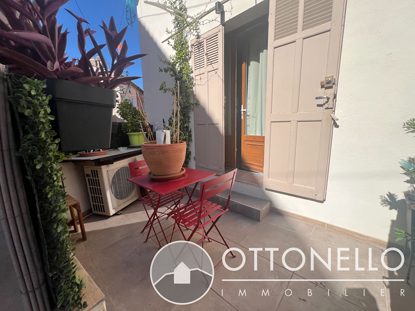 Maison-Villa - ROQUEBRUNE SUR ARGENS