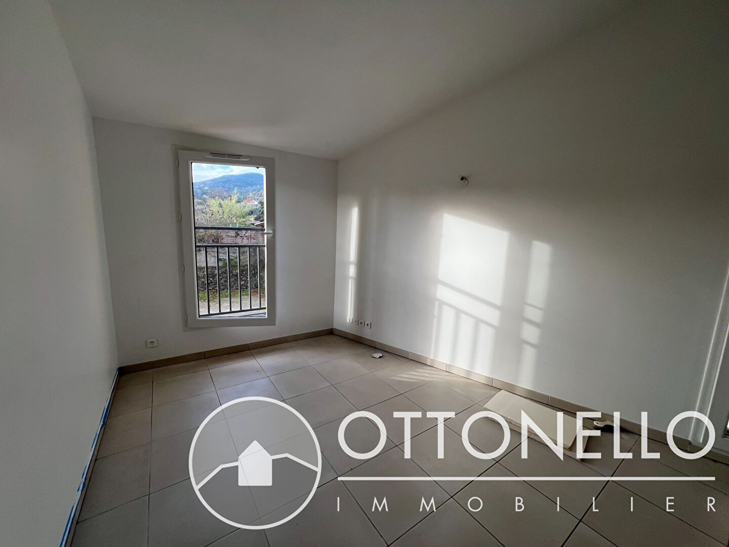 Appartement - ROQUEBRUNE SUR ARGENS