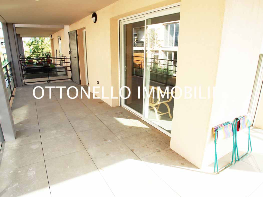 Appartement - ROQUEBRUNE SUR ARGENS