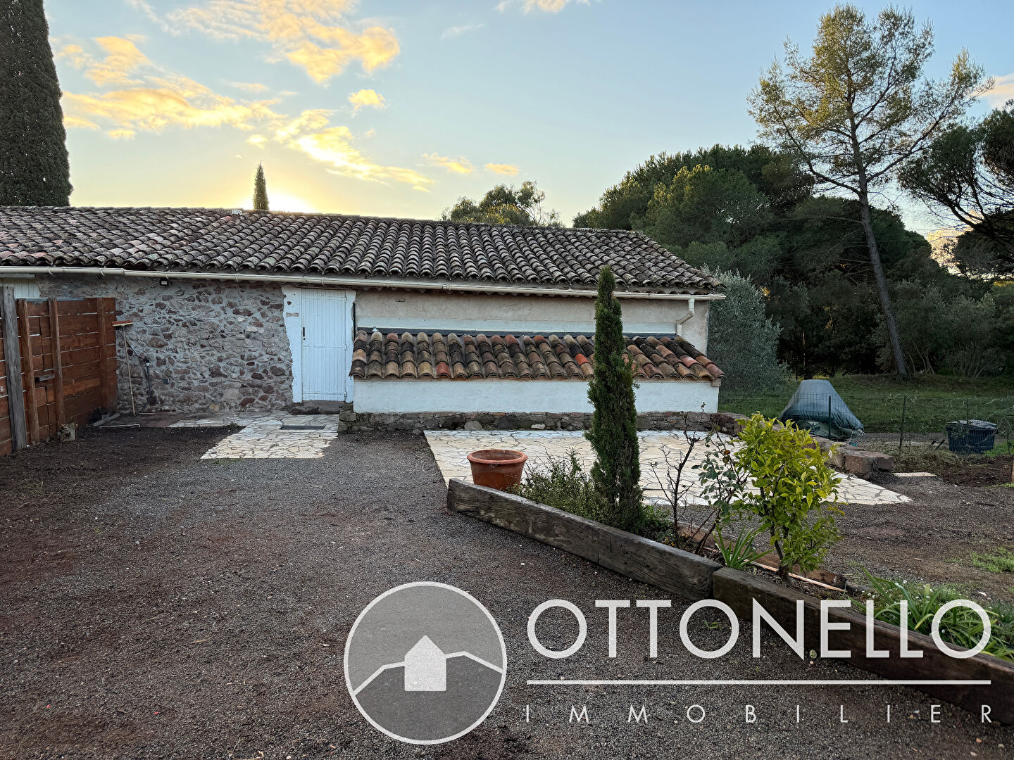 Appartement - ROQUEBRUNE SUR ARGENS