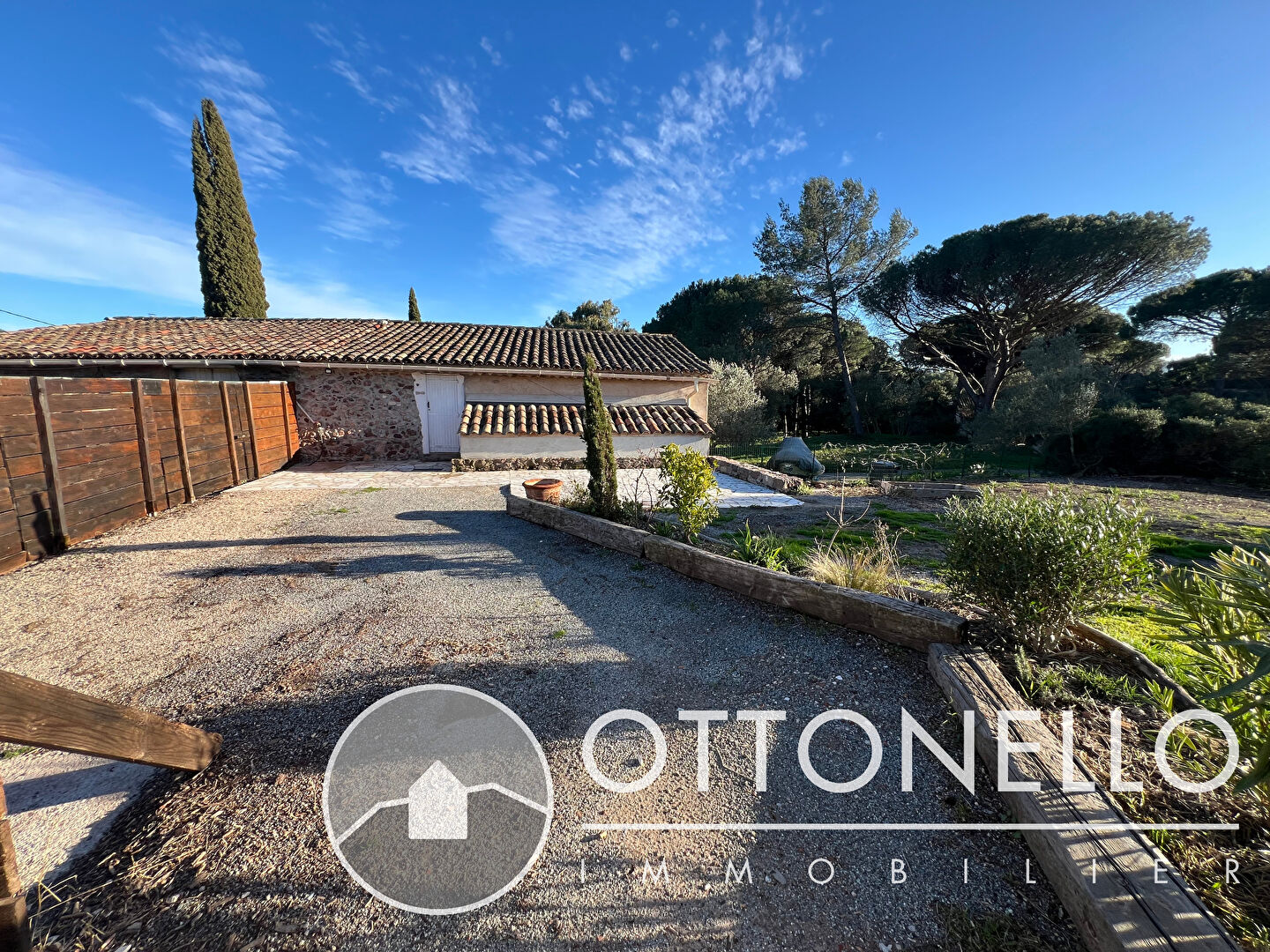 Appartement - ROQUEBRUNE SUR ARGENS