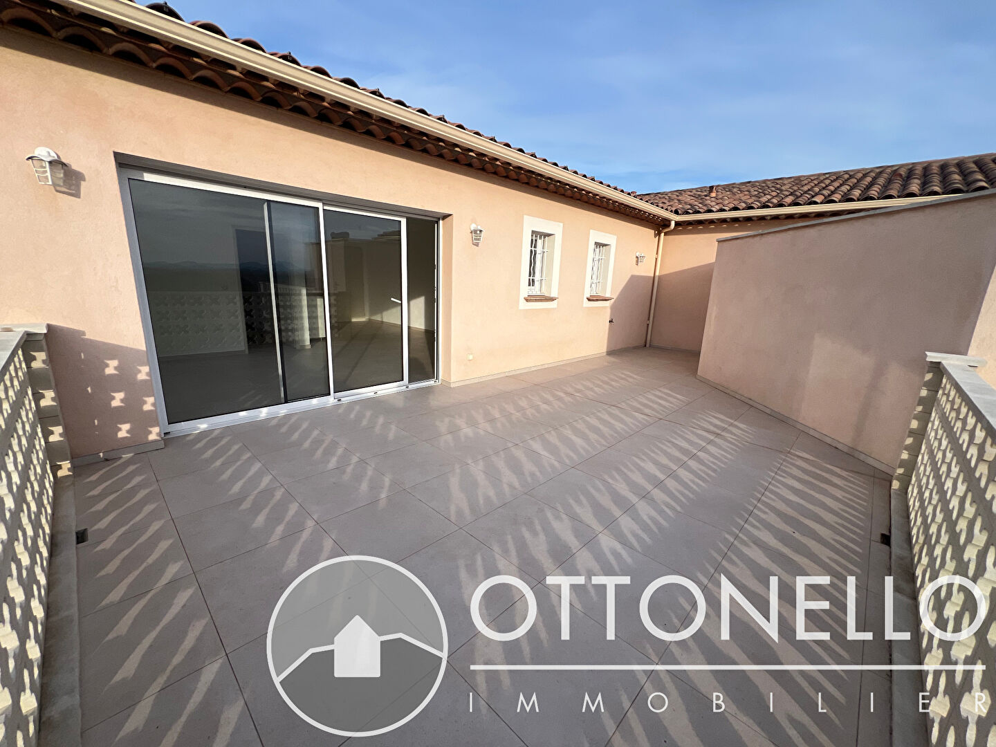 Maison-Villa - ROQUEBRUNE SUR ARGENS