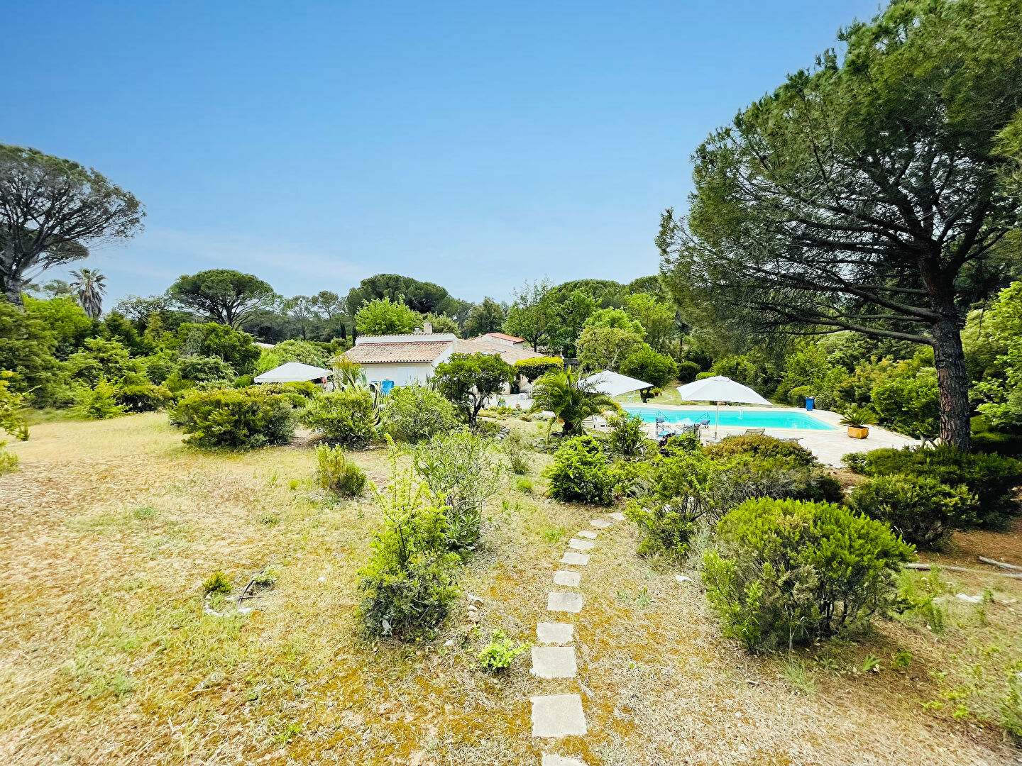 Maison-Villa - ROQUEBRUNE SUR ARGENS