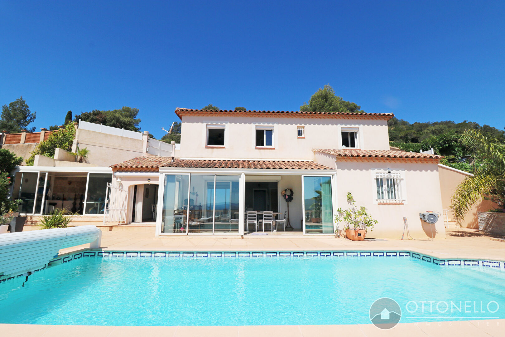 Maison-Villa - ROQUEBRUNE SUR ARGENS