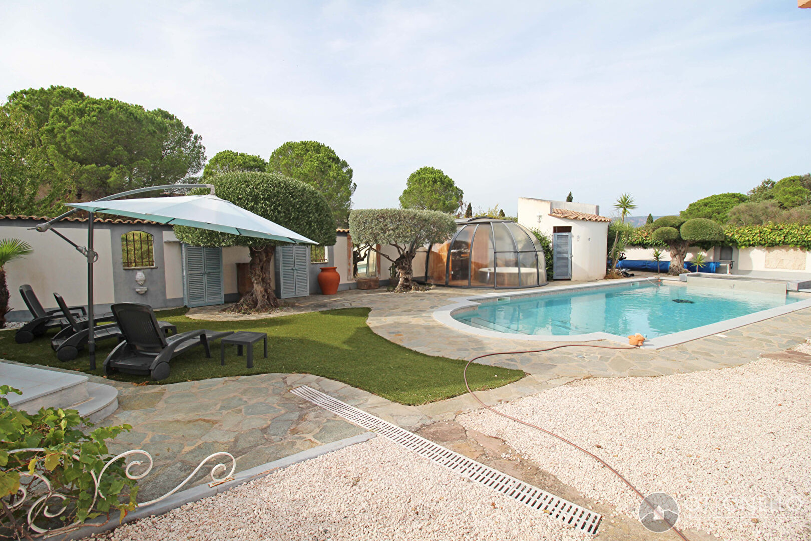 Maison-Villa - ROQUEBRUNE SUR ARGENS