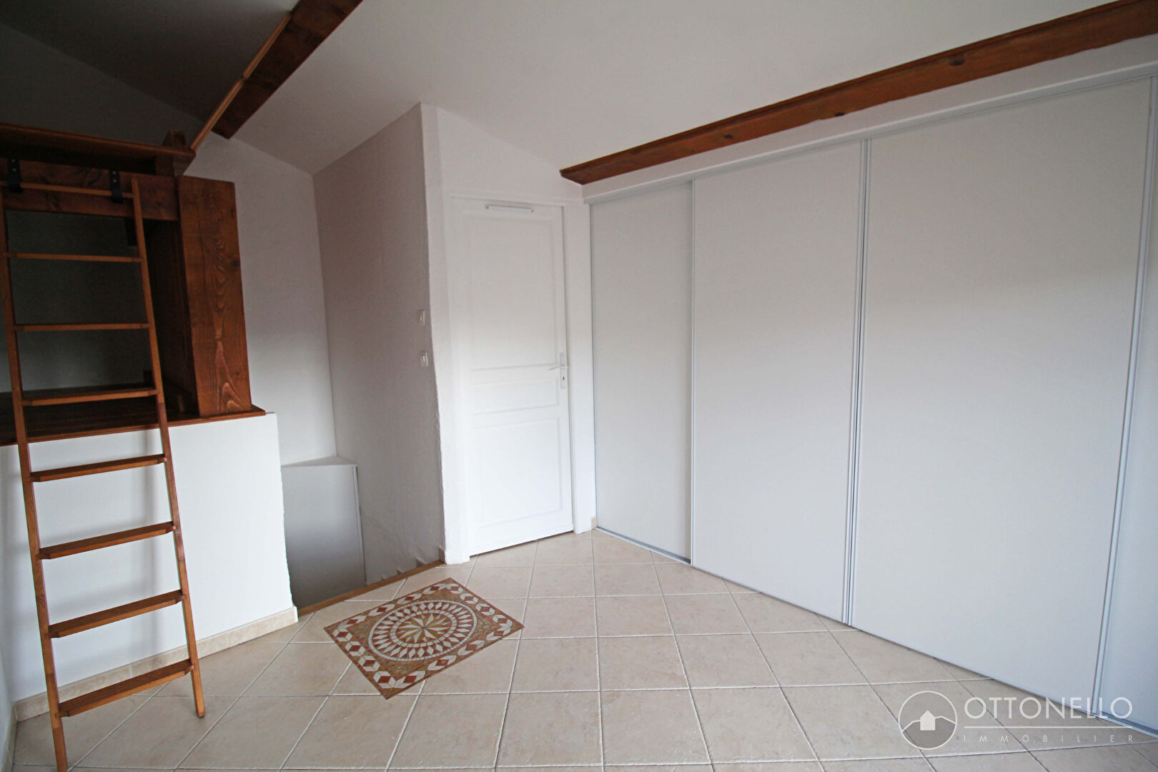 Maison-Villa - ROQUEBRUNE SUR ARGENS
