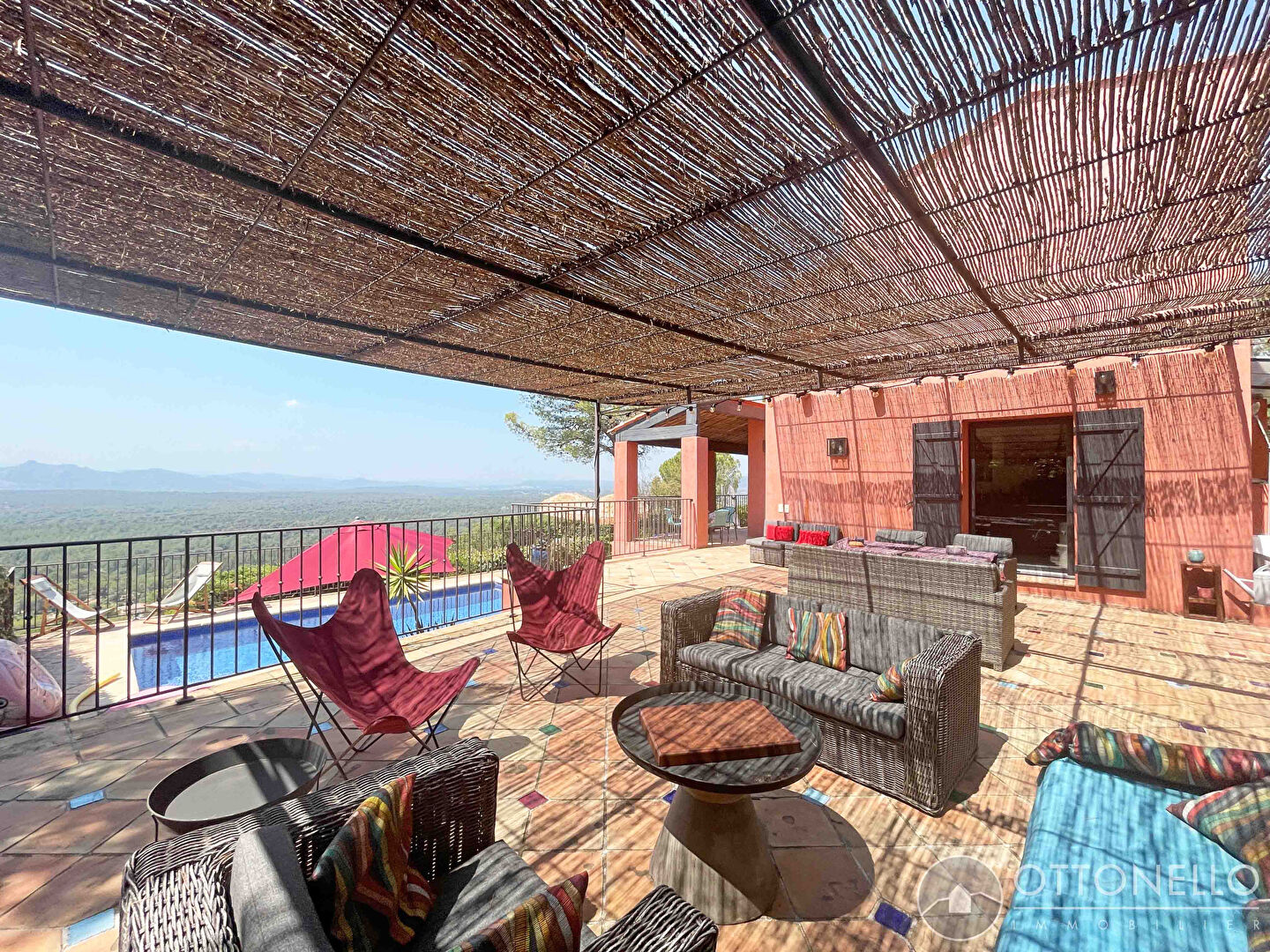 Maison-Villa - ROQUEBRUNE SUR ARGENS