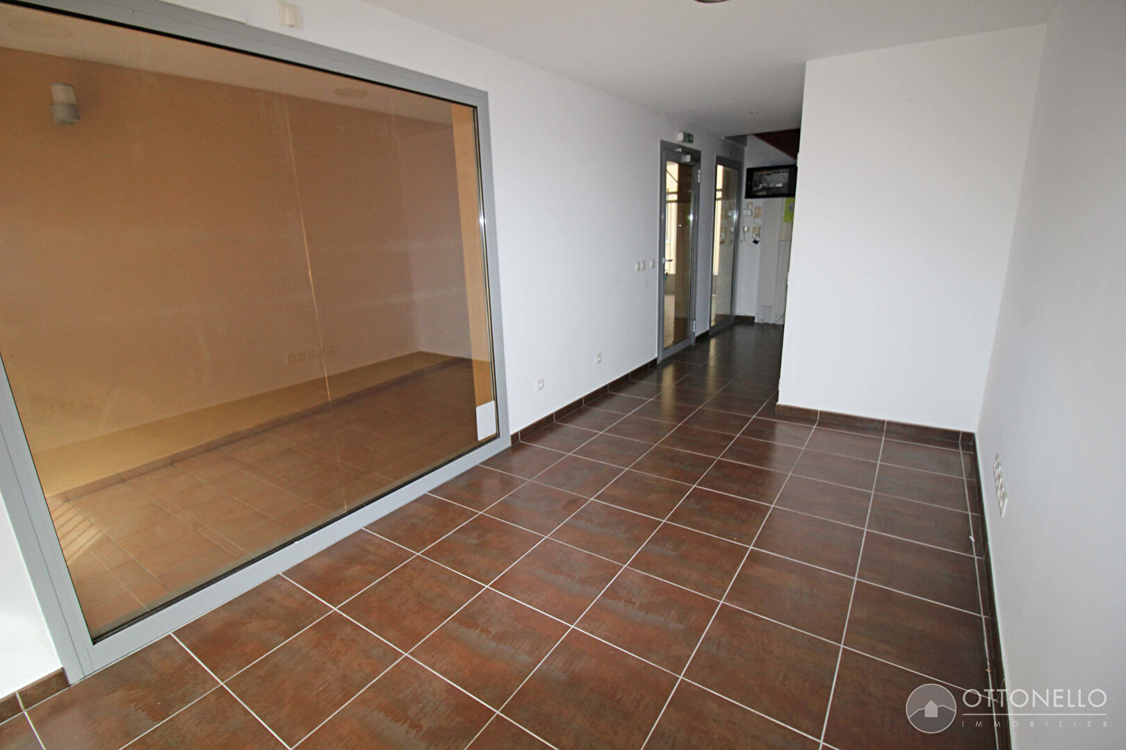 Local Commercial - ROQUEBRUNE SUR ARGENS