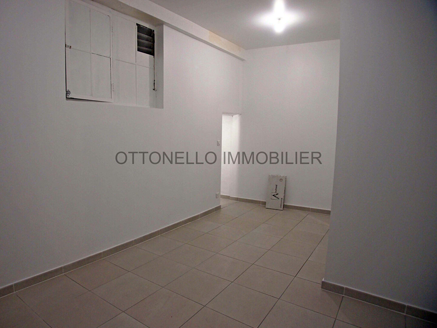 Local Commercial - ROQUEBRUNE SUR ARGENS