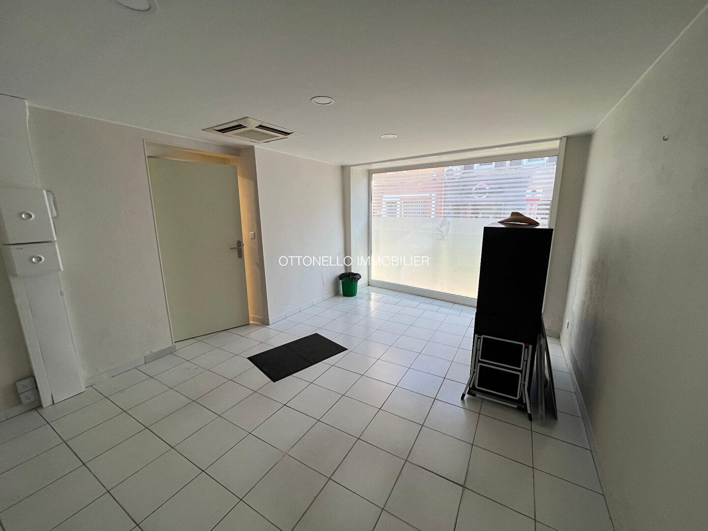 Local Commercial - PUGET SUR ARGENS