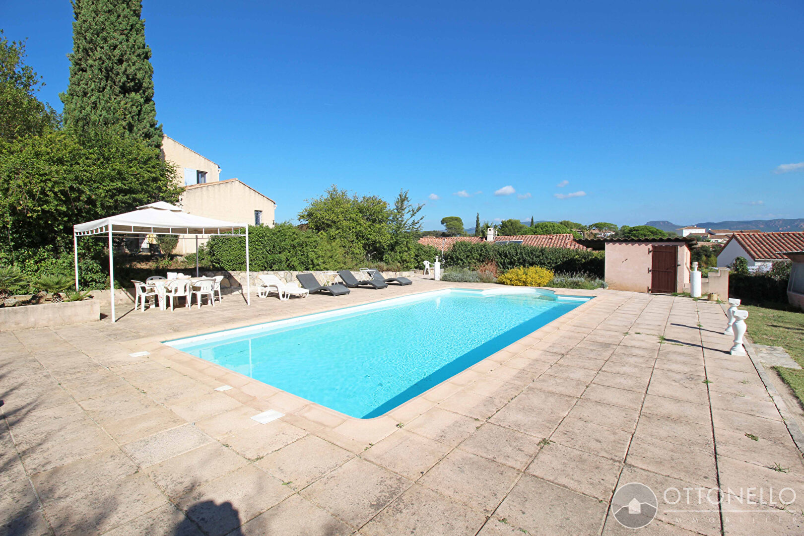 Maison-Villa - ROQUEBRUNE SUR ARGENS