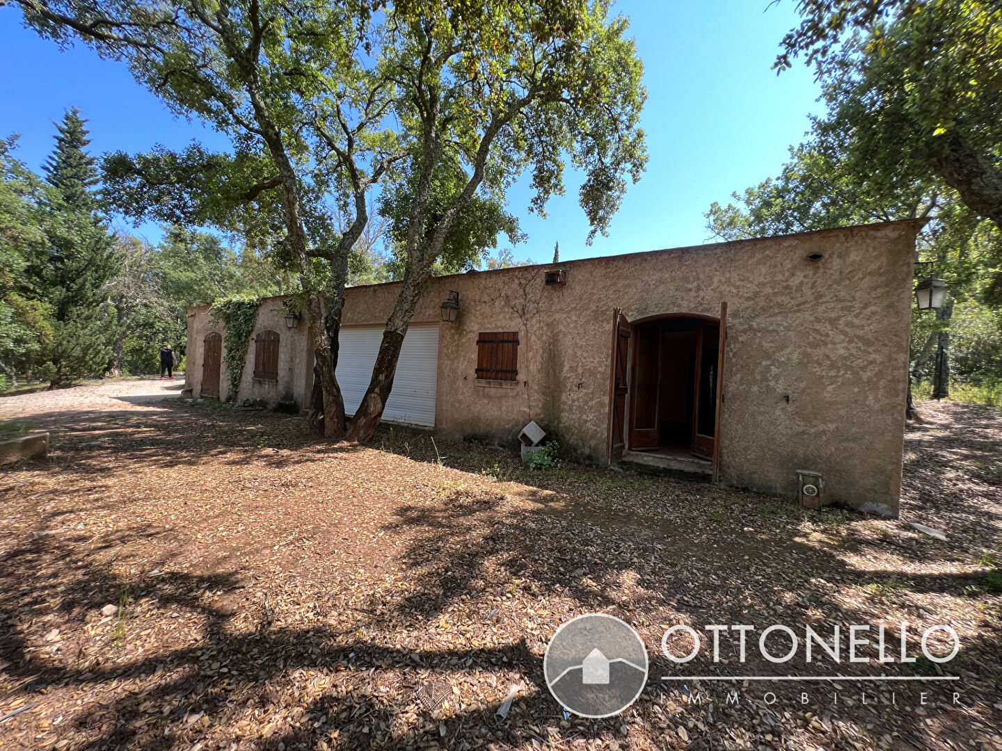 Maison-Villa - ROQUEBRUNE SUR ARGENS
