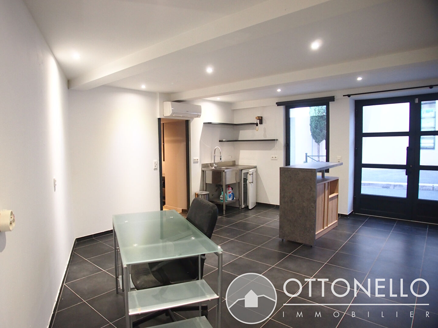 Local Commercial - ROQUEBRUNE SUR ARGENS