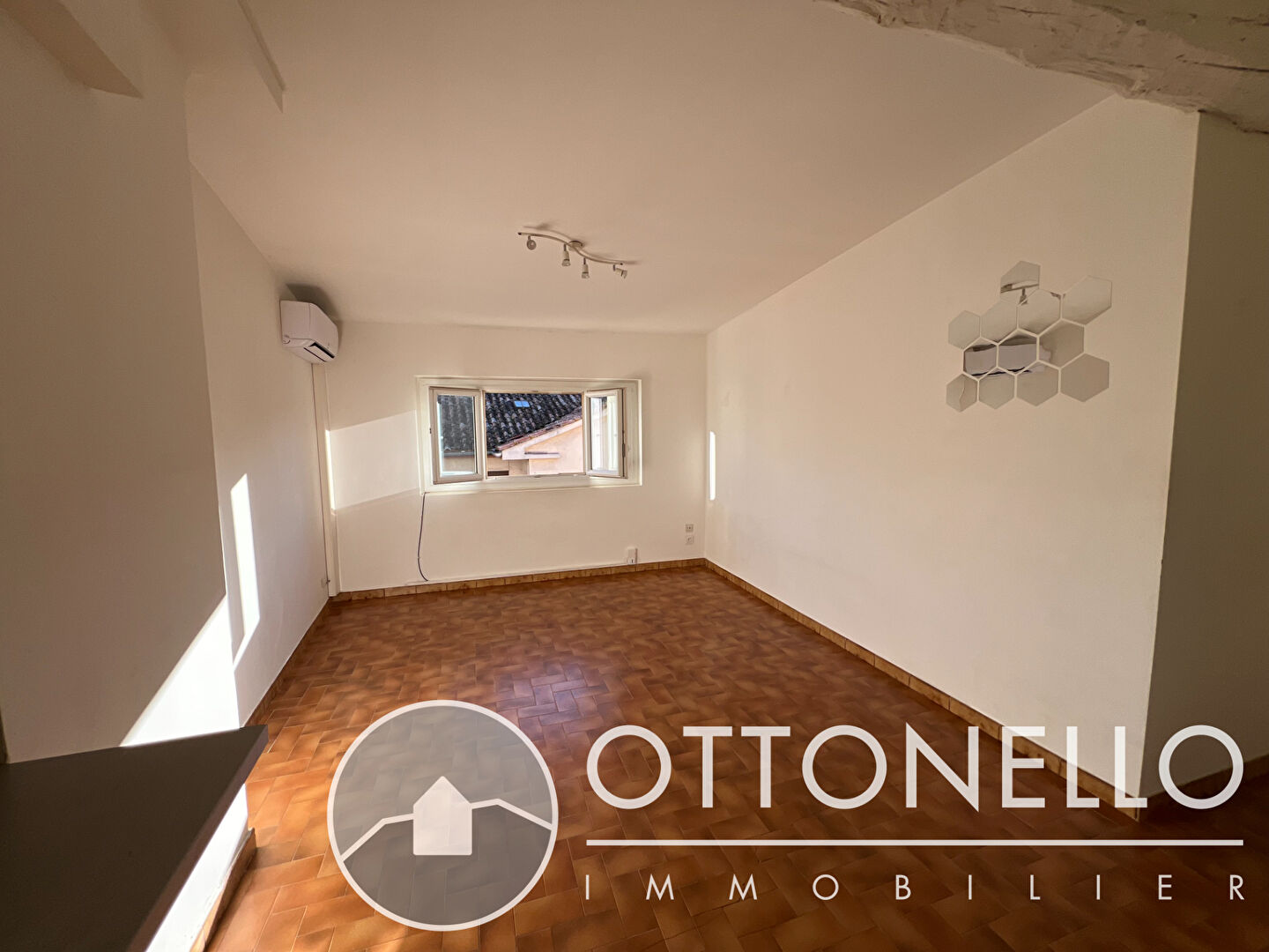 Appartement - ROQUEBRUNE SUR ARGENS