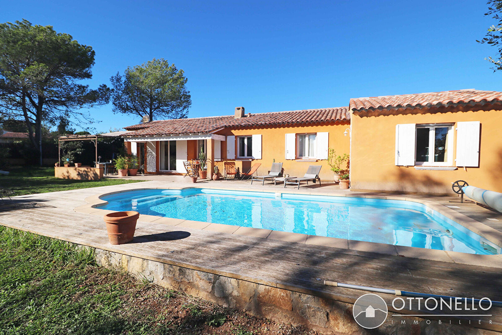 Maison-Villa - ROQUEBRUNE SUR ARGENS