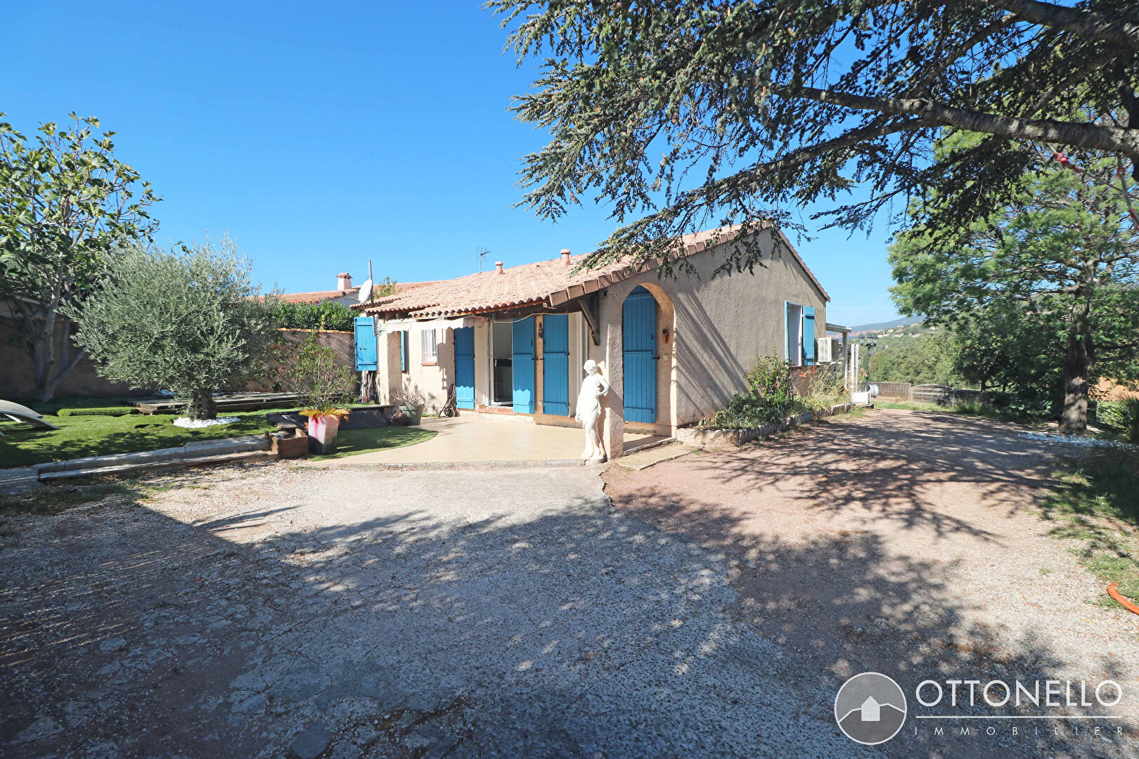 Maison-Villa - ROQUEBRUNE SUR ARGENS