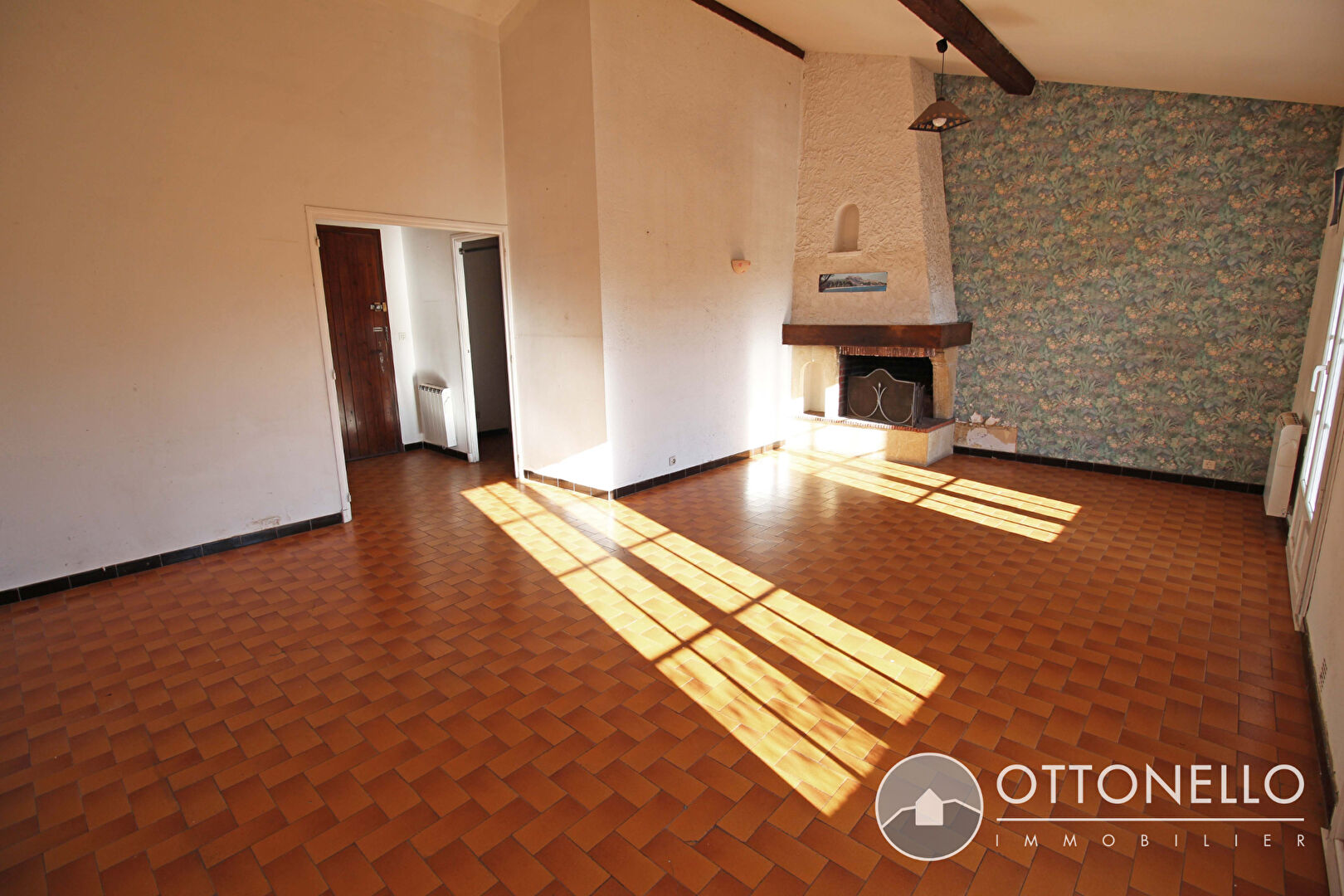 Maison-Villa - ROQUEBRUNE SUR ARGENS