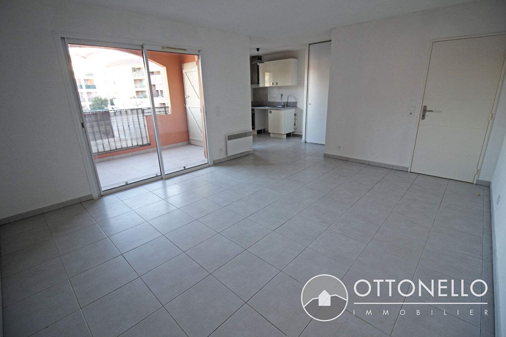 Appartement - ROQUEBRUNE SUR ARGENS