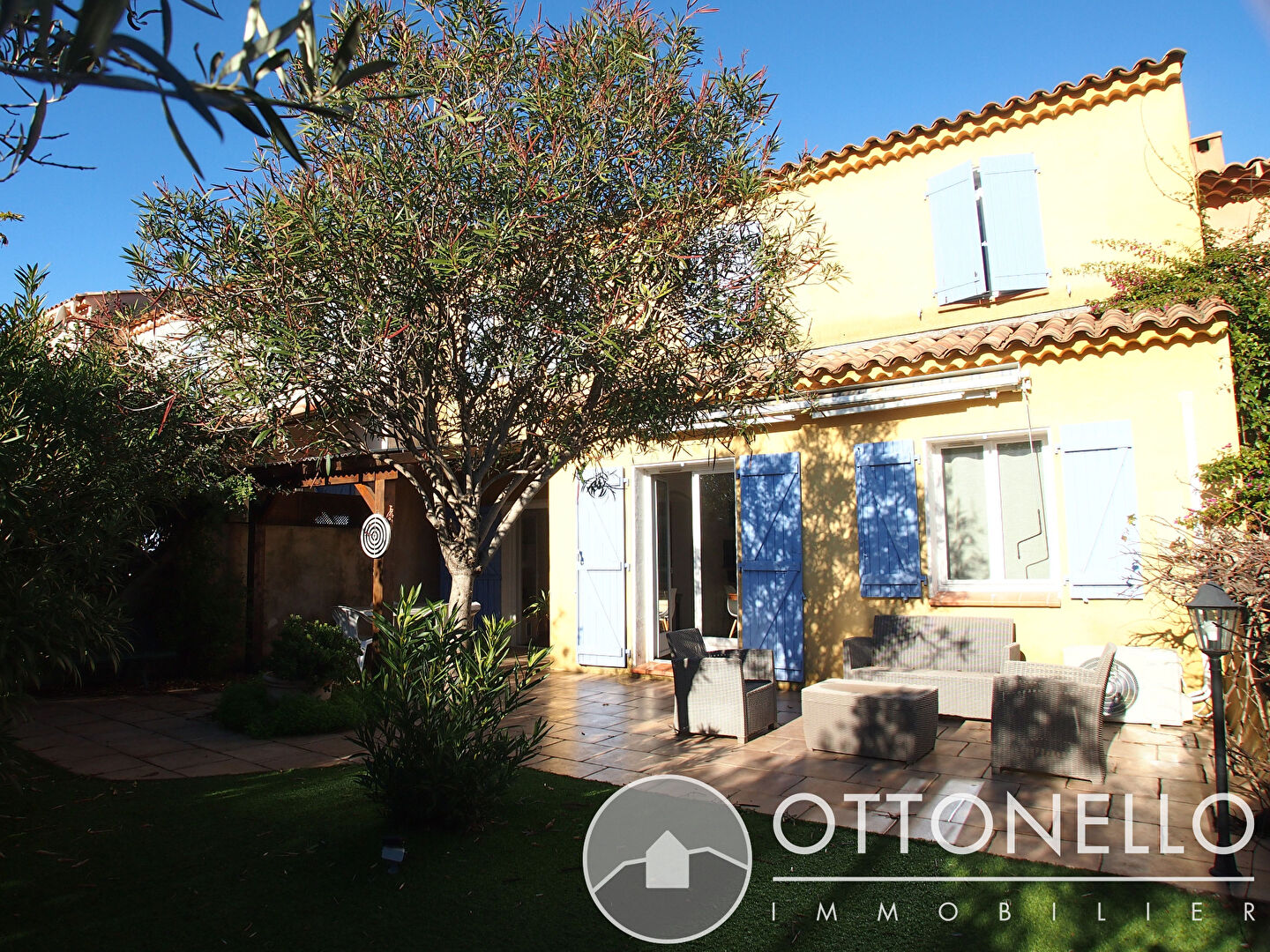 Maison-Villa - ROQUEBRUNE SUR ARGENS
