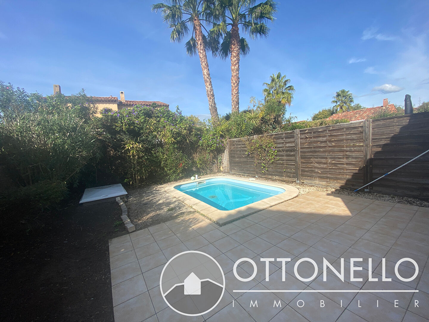 Maison-Villa - ROQUEBRUNE SUR ARGENS