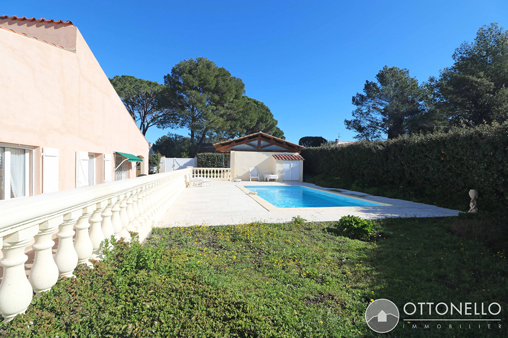 Maison-Villa - ROQUEBRUNE SUR ARGENS