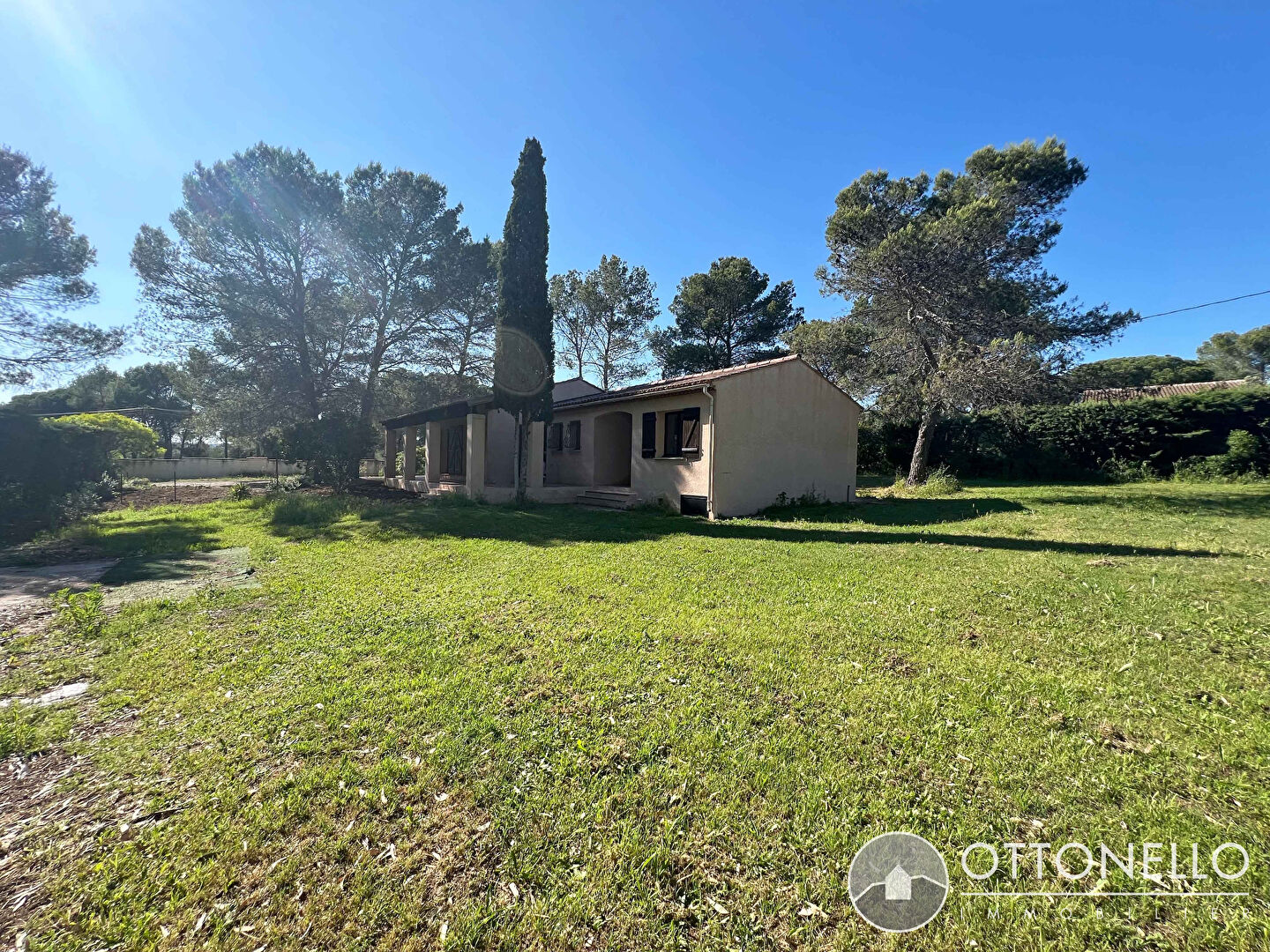 Maison-Villa - ROQUEBRUNE SUR ARGENS