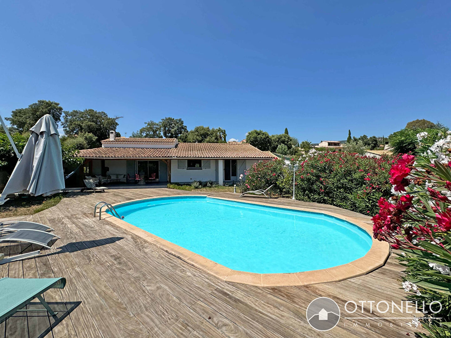 Maison-Villa - ROQUEBRUNE SUR ARGENS