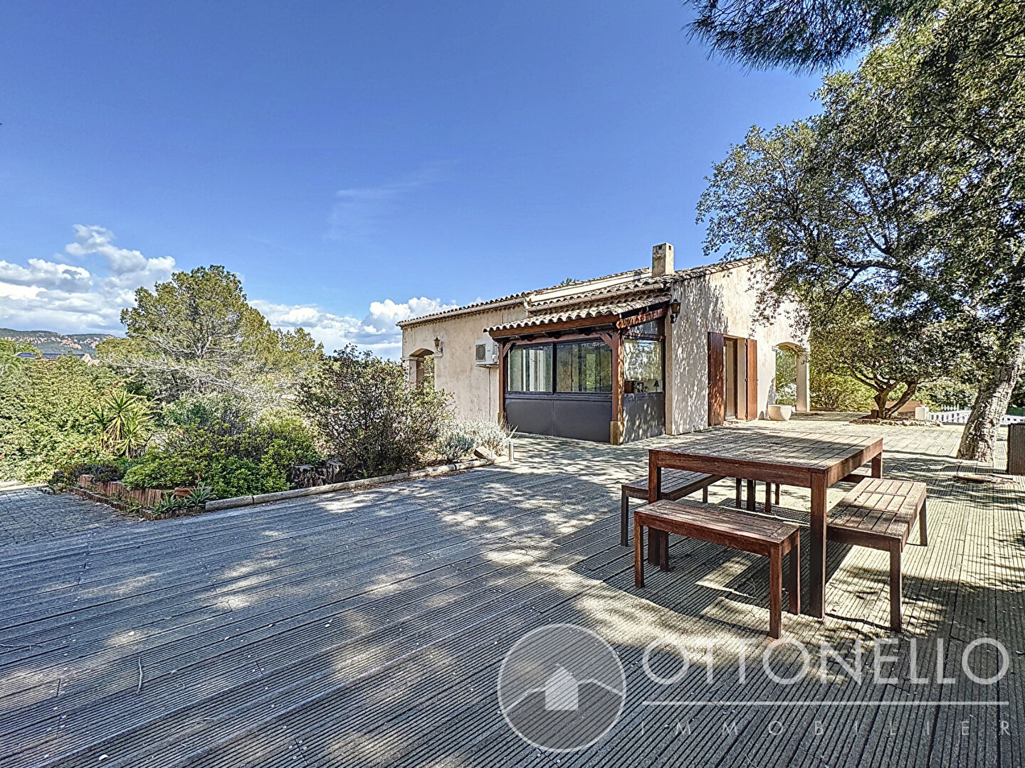 Maison-Villa - ROQUEBRUNE SUR ARGENS