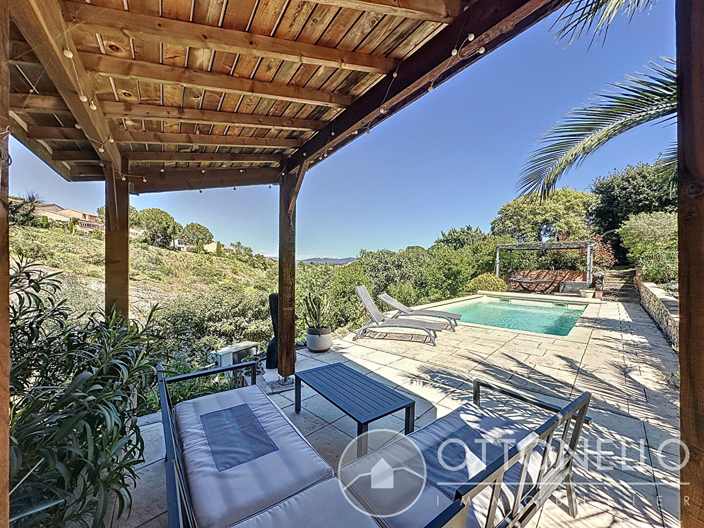 Maison-Villa - ROQUEBRUNE SUR ARGENS
