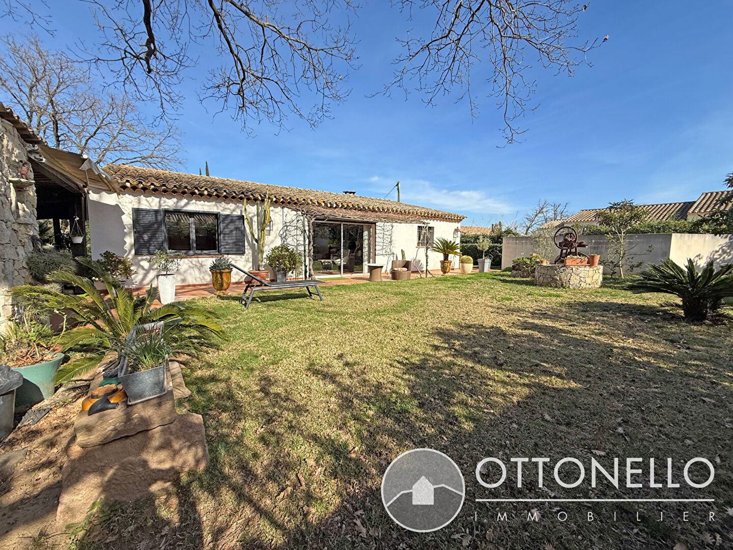 Maison-Villa - ROQUEBRUNE SUR ARGENS