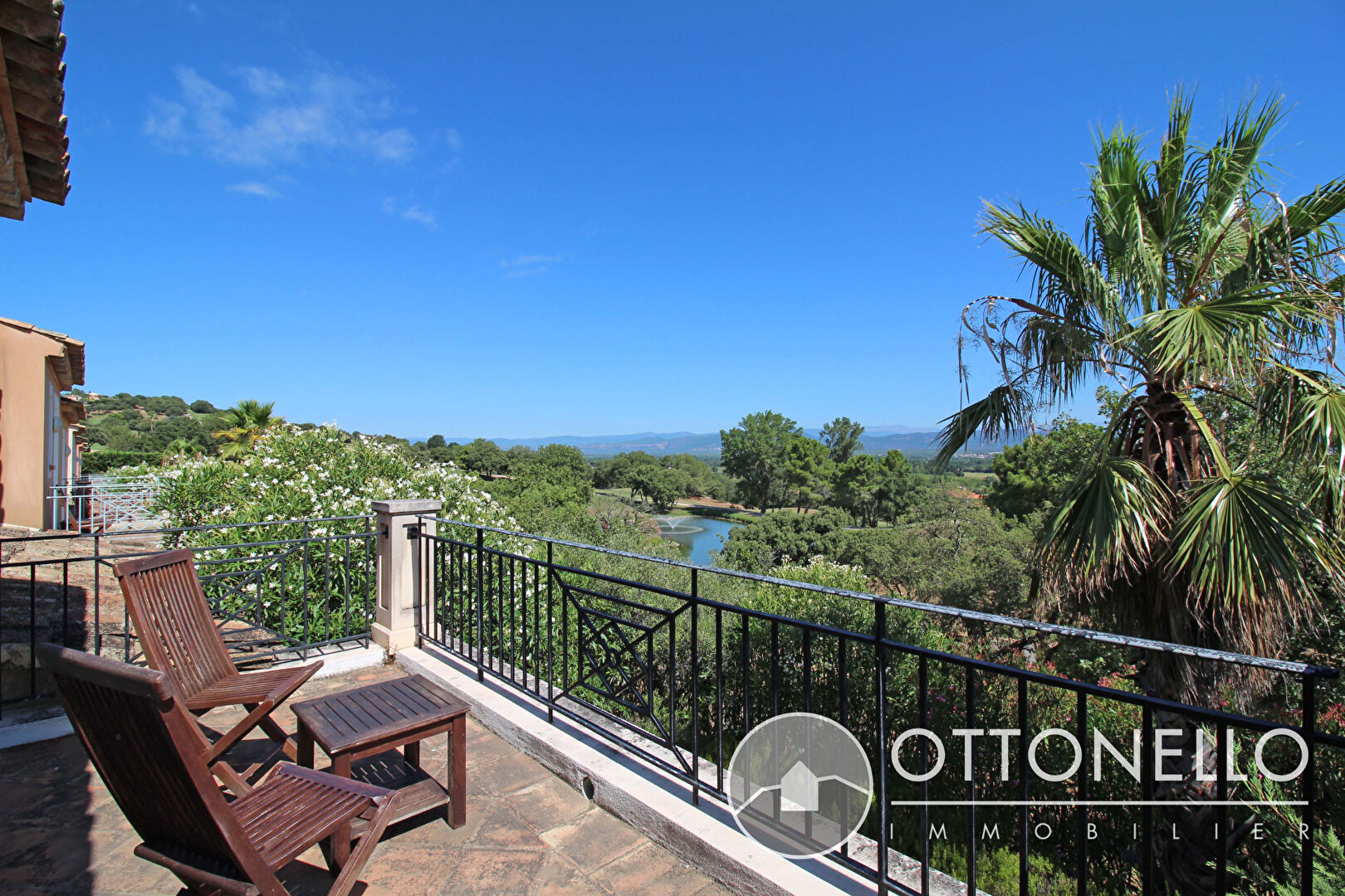 Maison-Villa - ROQUEBRUNE SUR ARGENS