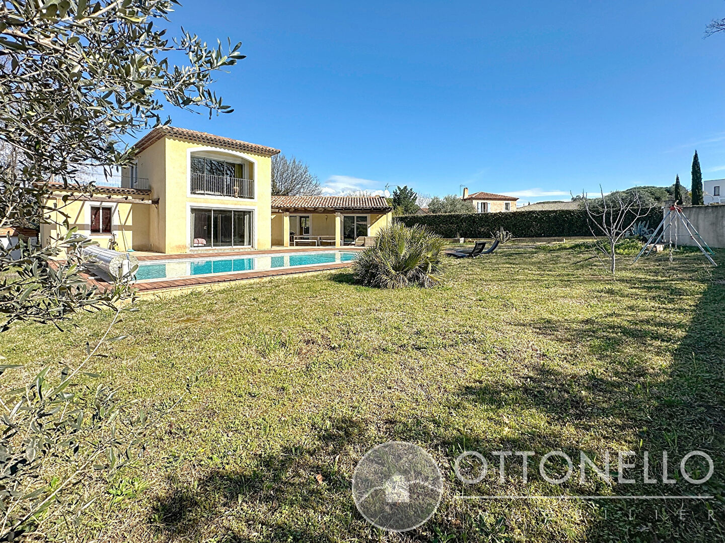 Maison-Villa - ROQUEBRUNE SUR ARGENS
