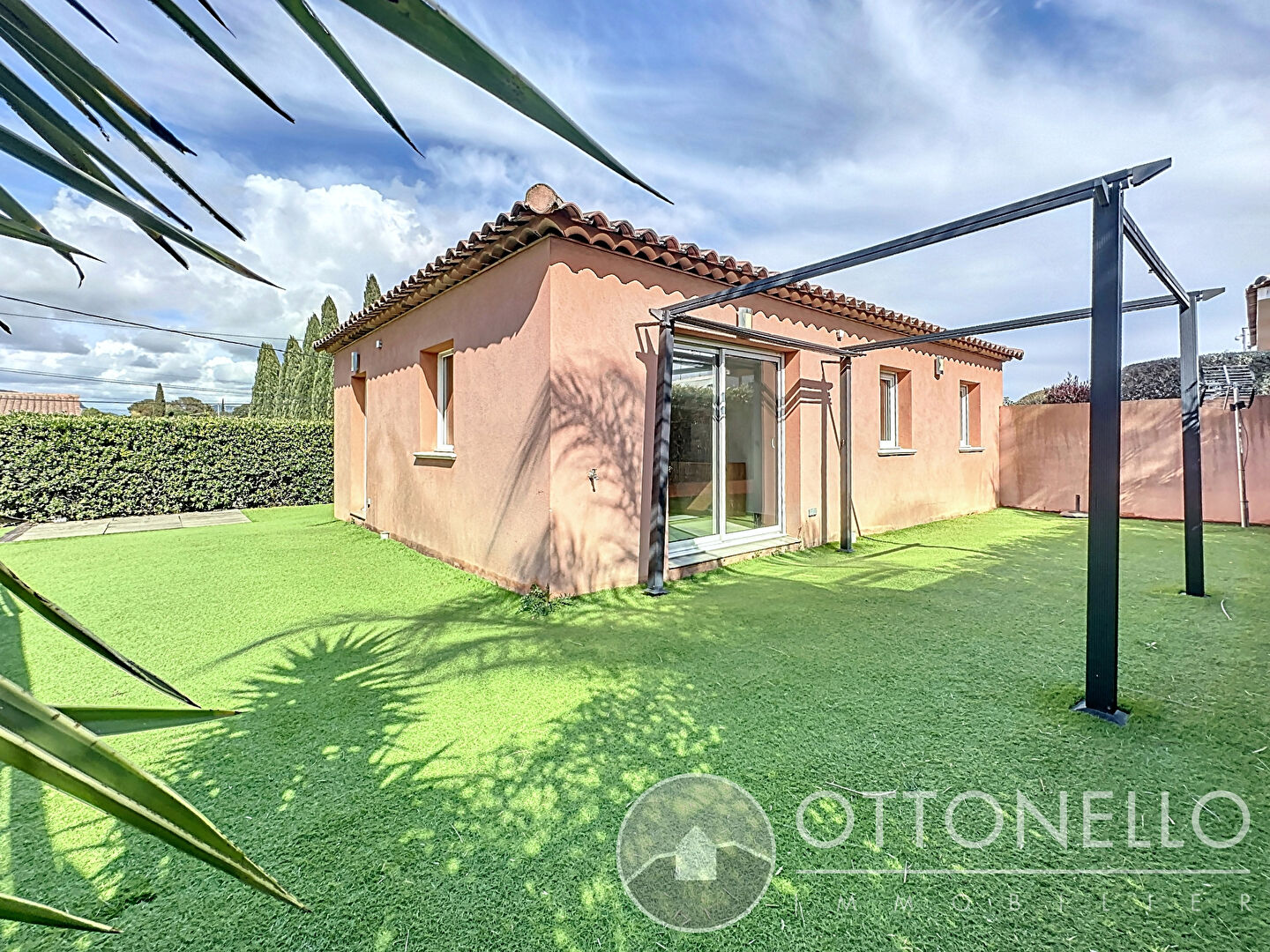 Maison-Villa - ROQUEBRUNE SUR ARGENS