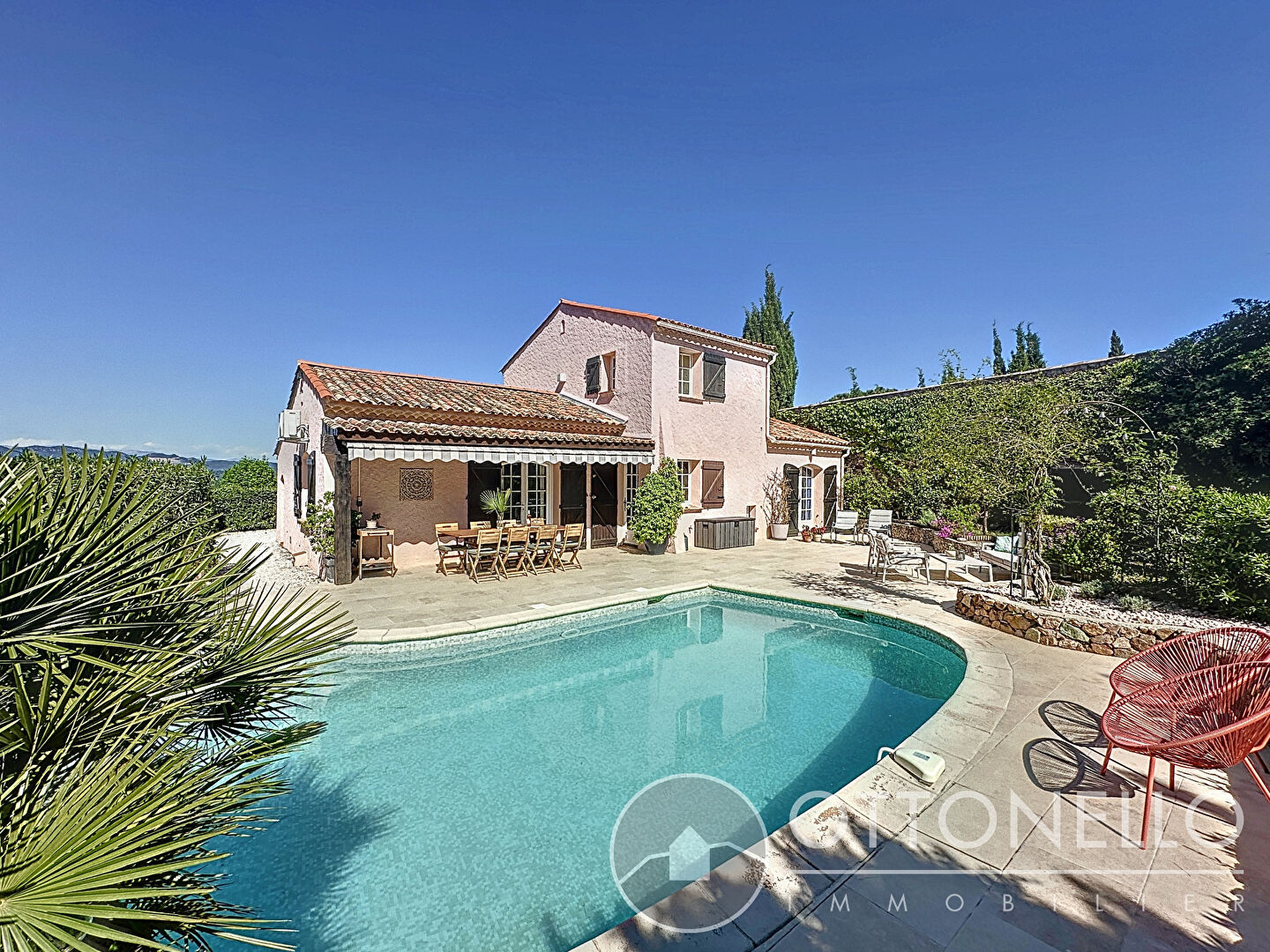 Maison-Villa - ROQUEBRUNE SUR ARGENS