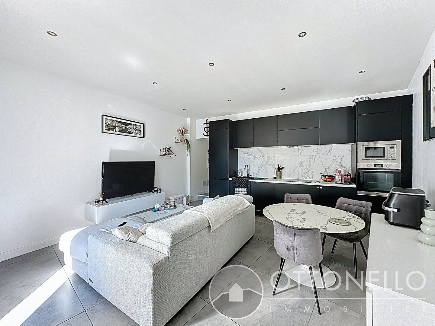 Appartement - ROQUEBRUNE SUR ARGENS