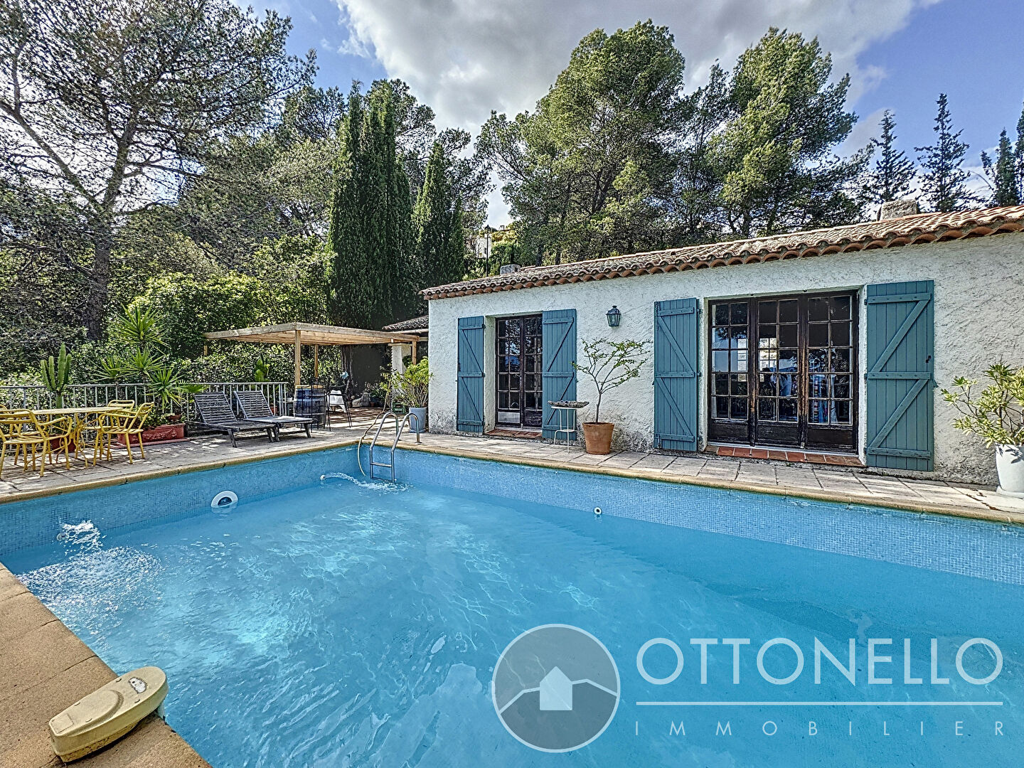 Maison-Villa - ROQUEBRUNE SUR ARGENS