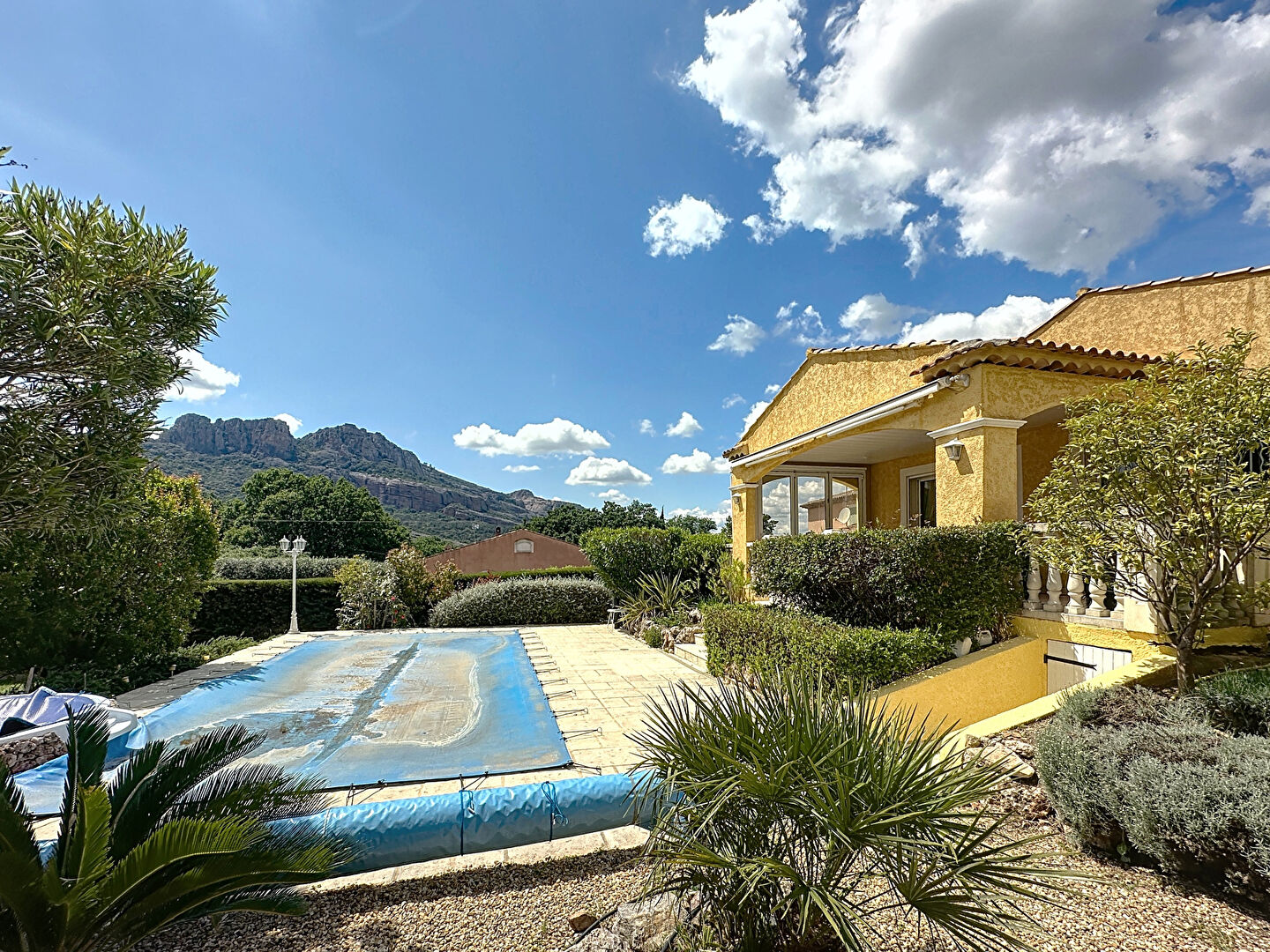 Maison-Villa - ROQUEBRUNE SUR ARGENS