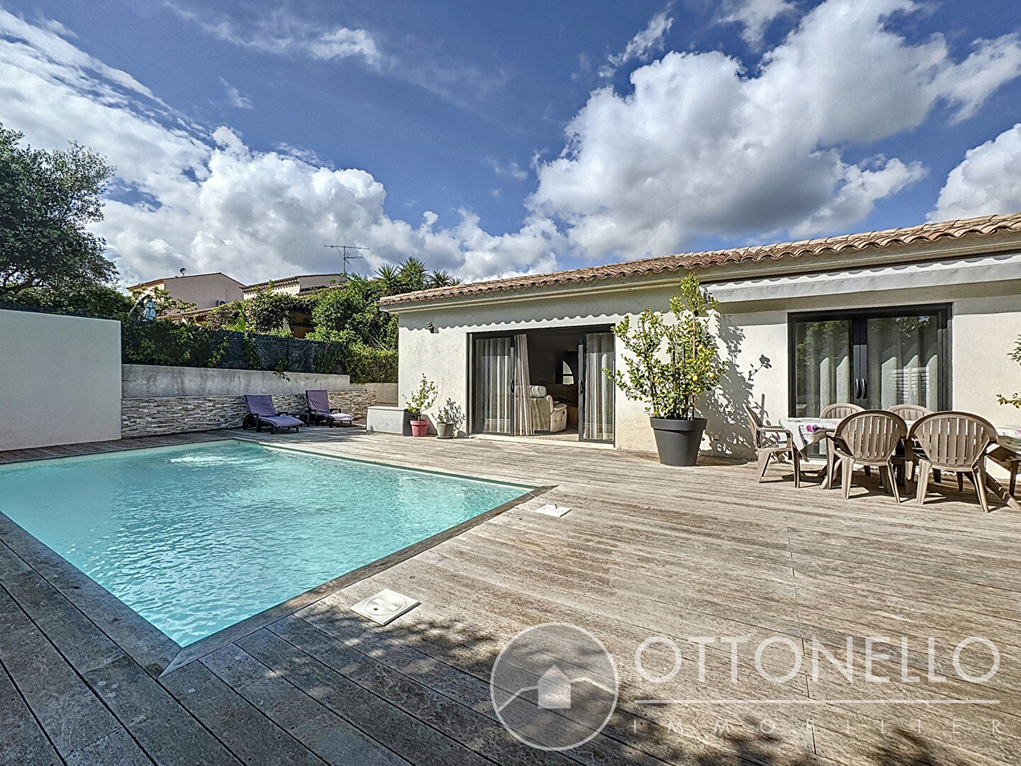 Maison-Villa - ROQUEBRUNE SUR ARGENS