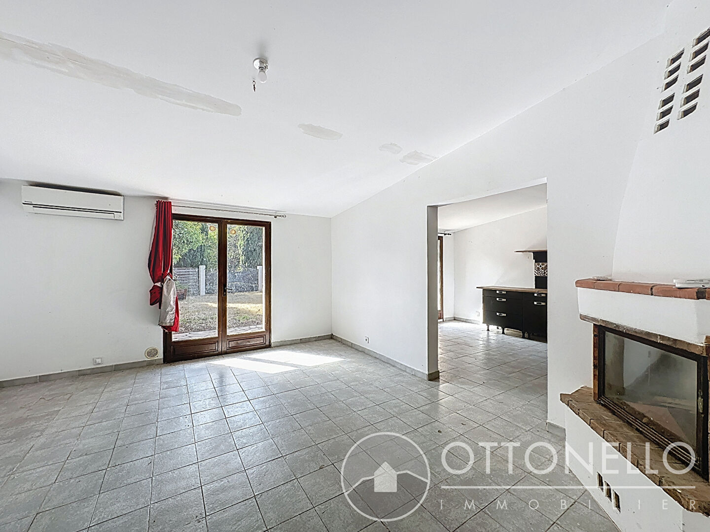 Maison-Villa - ROQUEBRUNE SUR ARGENS
