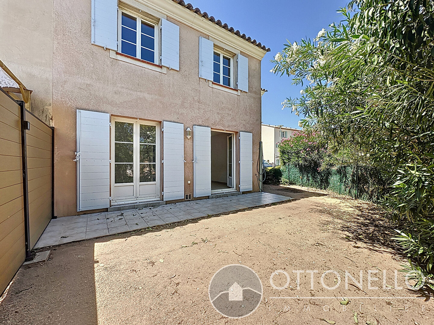 Maison-Villa - ROQUEBRUNE SUR ARGENS
