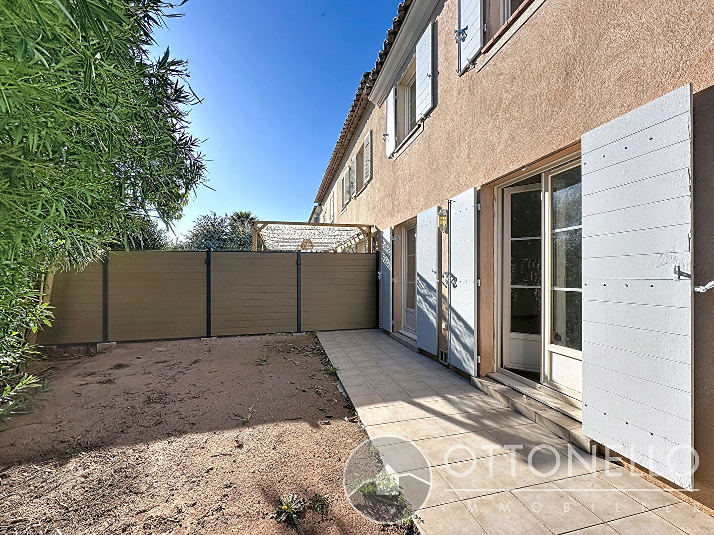 Maison-Villa - ROQUEBRUNE SUR ARGENS