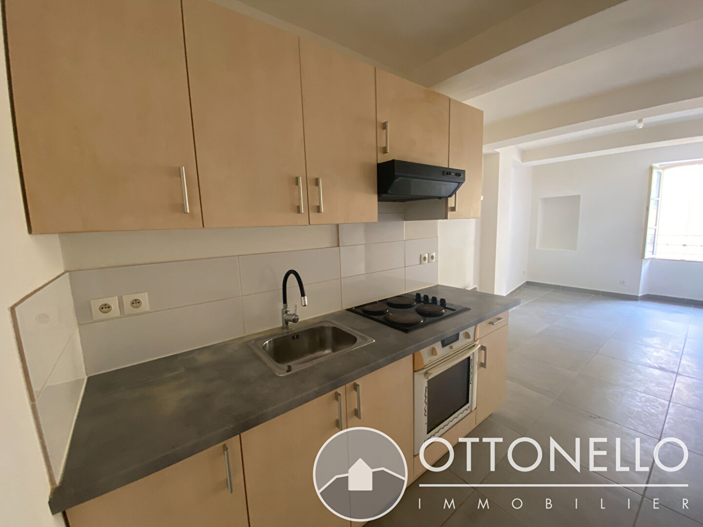 Appartement - ROQUEBRUNE SUR ARGENS