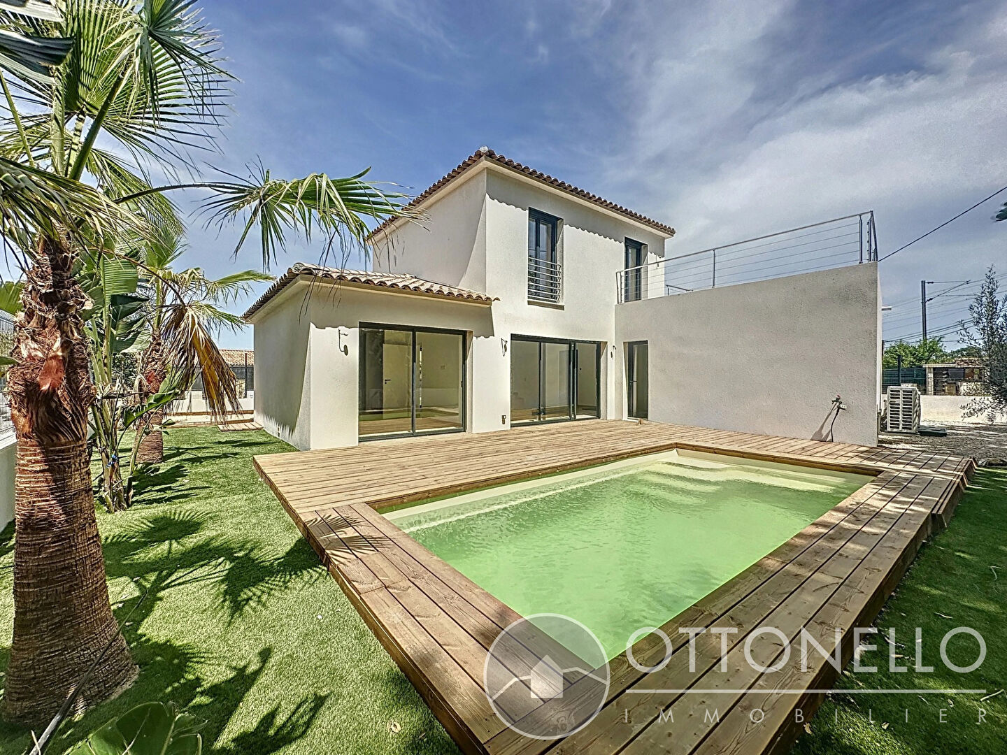 Maison-Villa - ROQUEBRUNE SUR ARGENS