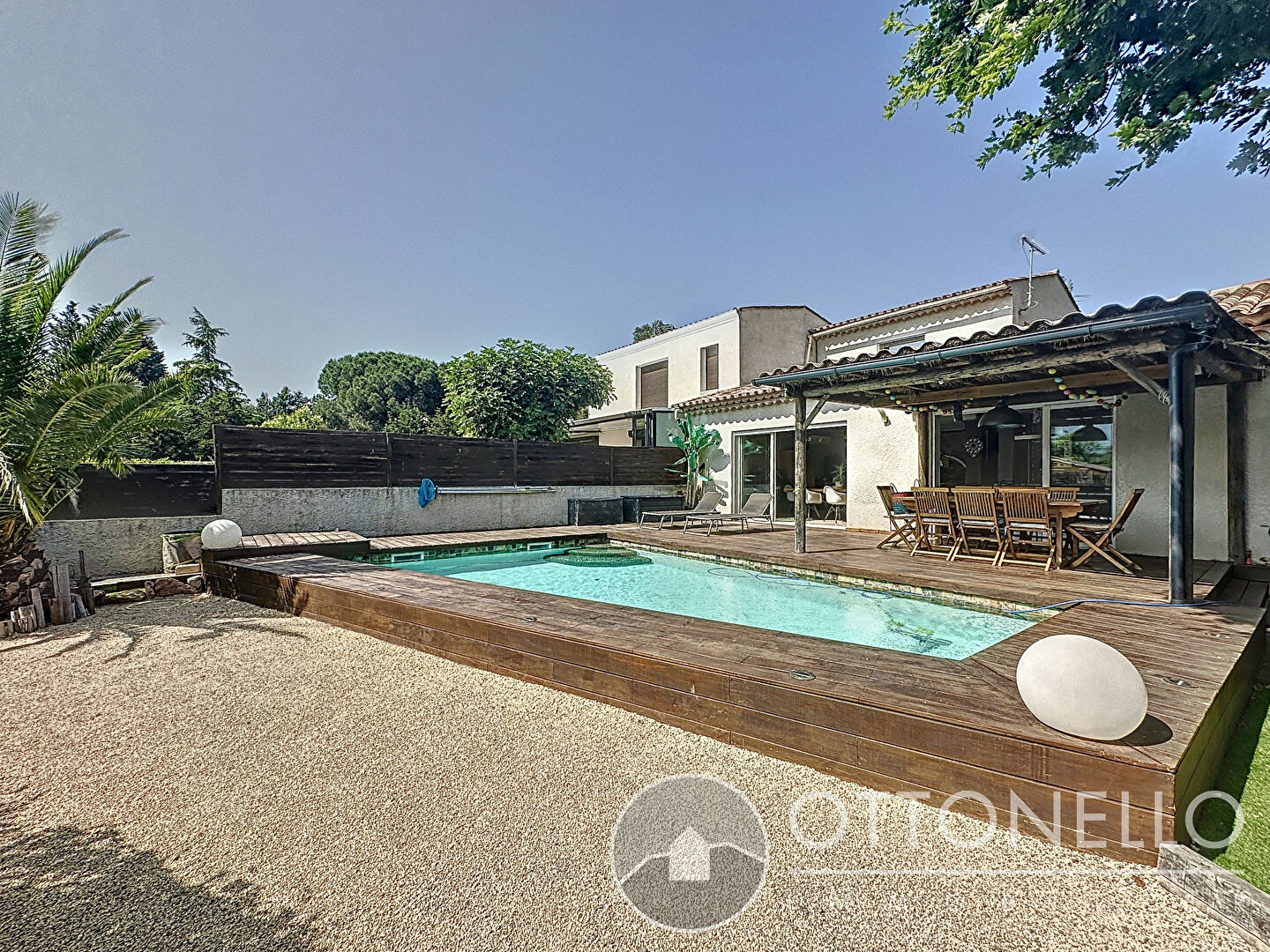 Maison-Villa - ROQUEBRUNE SUR ARGENS