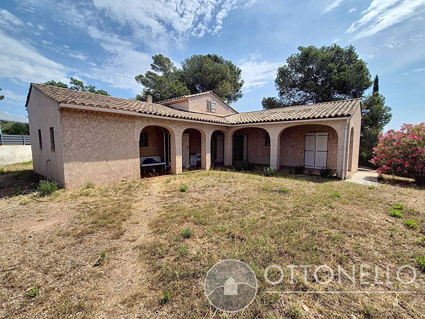 Maison-Villa - ROQUEBRUNE SUR ARGENS